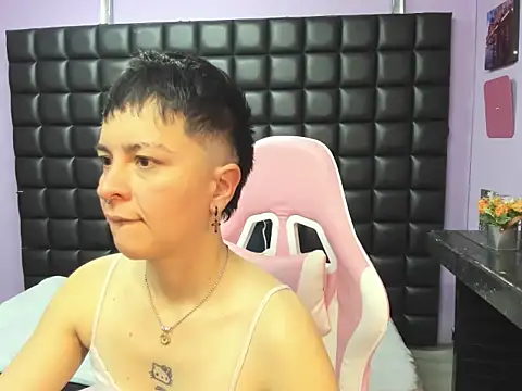  Hannah Hot online show from 11.22.25