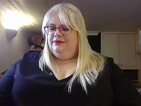 Kinkyhousewife83 online show from 09.26.25