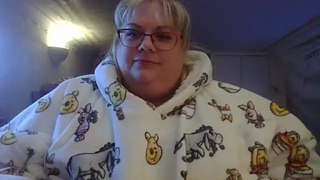 Snapshot of Kinkyhousewife83 chatting on 11.20.25 Kinkyhousewife83 online show from 11.20.25