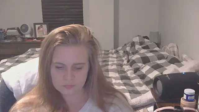 Sexyblonde12344 online show from 12.03.25