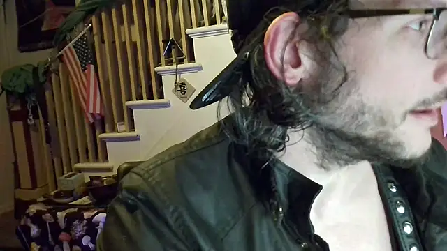 Snapshot of MasterDaddyCool chatting on 10.04.25 MasterDaddyCool online show from 10.04.25