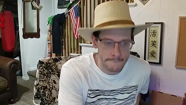 Snapshot of MasterDaddyCool chatting on 10.08.25 MasterDaddyCool online show from 10.08.25