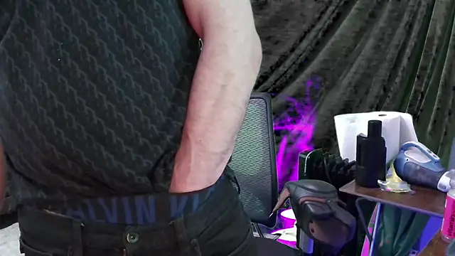 Snapshot of MasterDaddyCool chatting on 10.14.25 MasterDaddyCool online show from 10.14.25