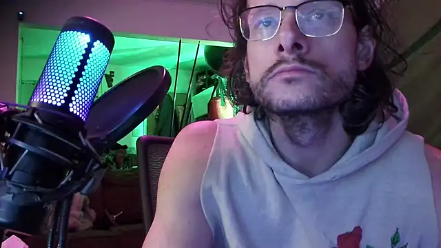 Snapshot of MasterDaddyCool chatting on 10.27.25 MasterDaddyCool online show from 10.27.25