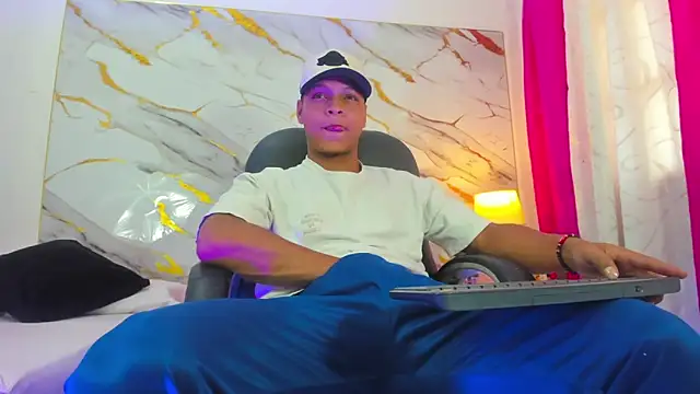 Snapshot of Ricky_Owens1 chatting on 10.04.25 Ricky Owens1 online show from 10.04.25