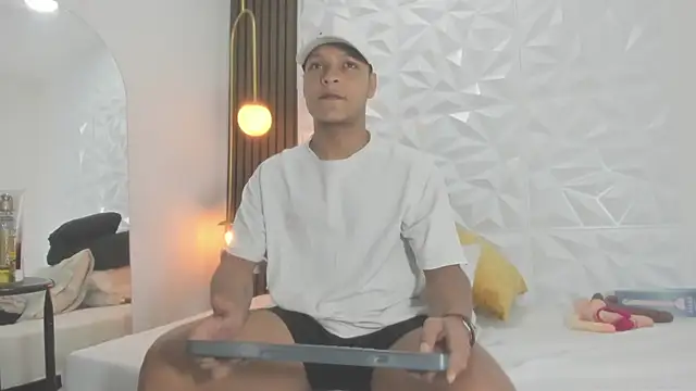 Snapshot of Ricky_Owens1 chatting on 10.08.25 Ricky Owens1 online show from 10.08.25