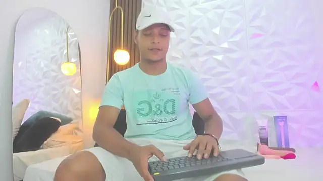 Snapshot of Ricky_Owens1 chatting on 10.10.25 Ricky Owens1 online show from 10.10.25