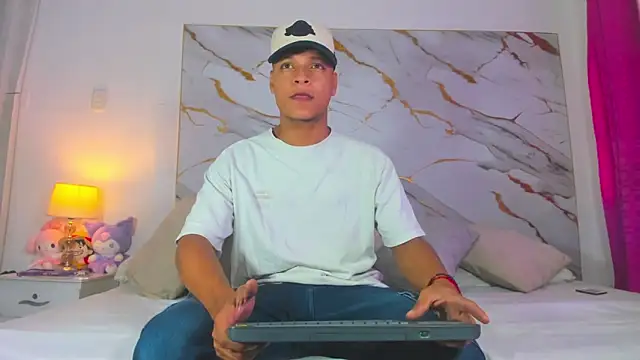 Snapshot of Ricky_Owens1 chatting on 10.24.25 Ricky Owens1 online show from 10.24.25