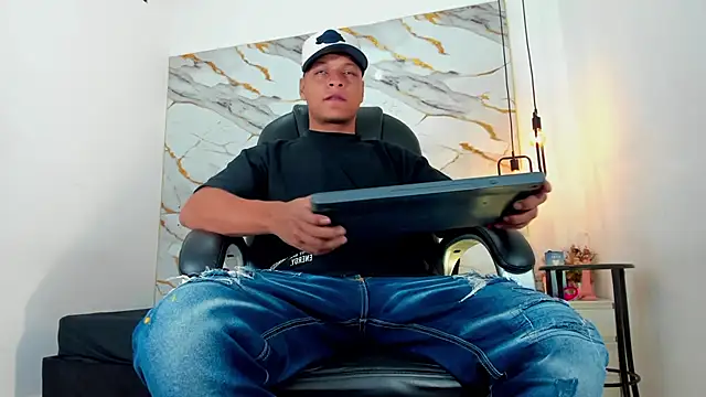 Snapshot of Ricky_Owens1 chatting on 10.25.25 Ricky Owens1 online show from 10.25.25