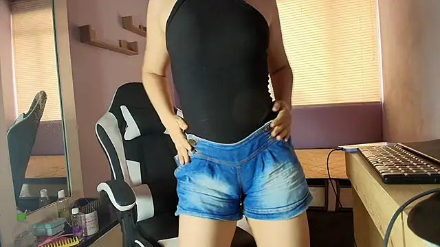 luna desiree online show from 10.13.25