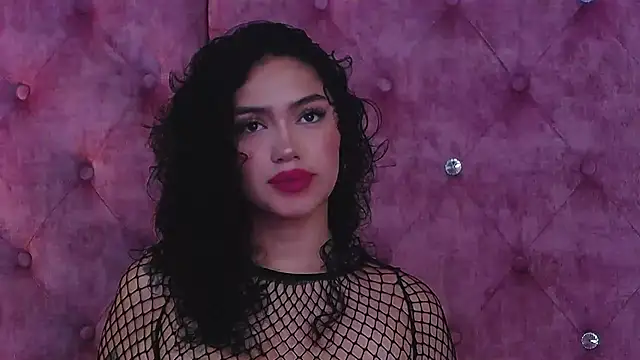 Snapshot of MaddisonBelucci chatting on 09.19.25 MaddisonBelucci online show from 09.19.25