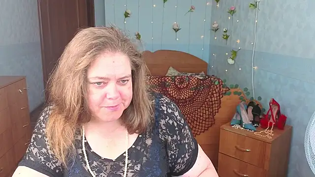 Snapshot of Audrey_Aura chatting on 09.09.25 Audrey Aura online show from 09.09.25