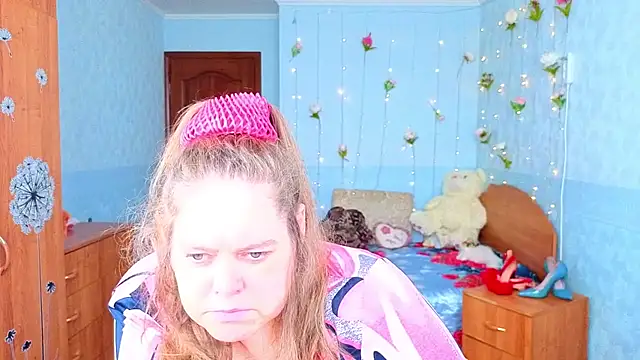 Snapshot of Audrey_Aura chatting on 10.21.25 Audrey Aura online show from 10.21.25