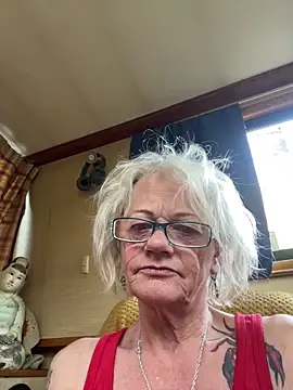 Snapshot of ladyboatlady chatting on 04.23.26 ladyboatlady online show from 04.23.26