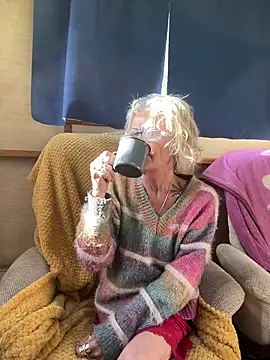 Snapshot of ladyboatlady chatting on 04.24.26 ladyboatlady online show from 04.24.26