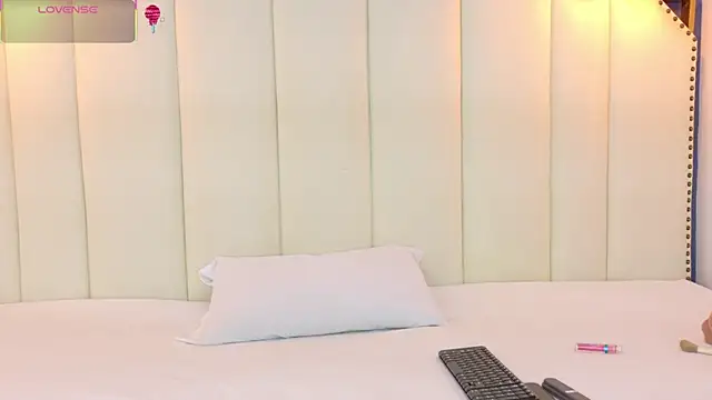 SamantaKane online show from 12.19.25