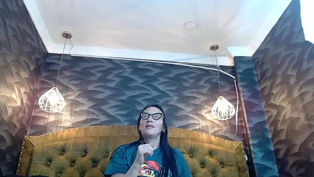 Snapshot of AvaNahomix chatting on 11.04.25 AvaNahomix online show from 11.04.25