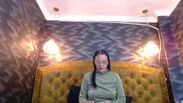 Snapshot of AvaNahomix chatting on 11.13.25 AvaNahomix online show from 11.13.25