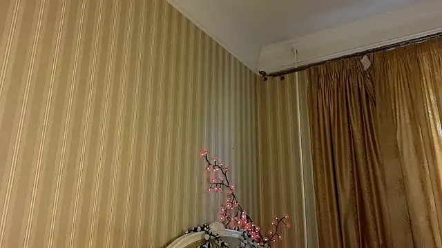 Juuulia  online show from 05.18.26