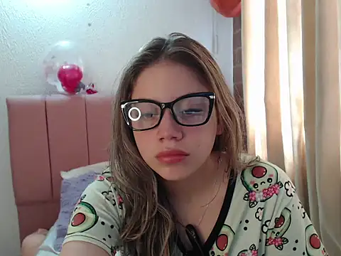 Snapshot of Alaina_Blessed chatting on 11.12.25 Alaina Blessed online show from 11.12.25