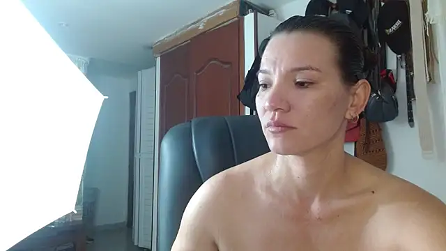 Snapshot of BriggiteSkyAngels chatting on 10.01.25 BriggiteSkyAngels online show from 10.01.25