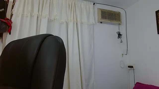 Snapshot of BriggiteSkyAngels chatting on 10.06.25 BriggiteSkyAngels online show from 10.06.25