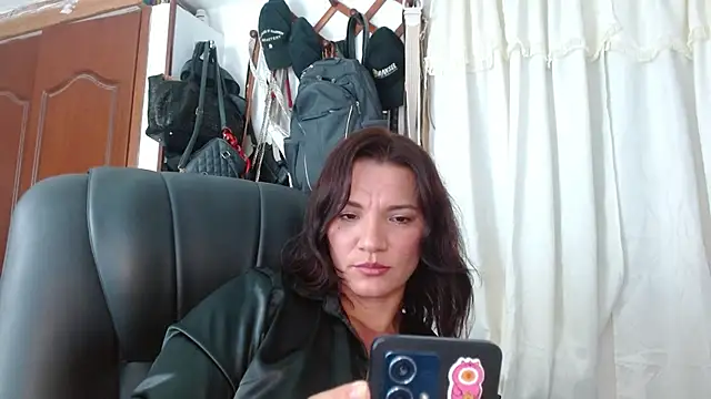 Snapshot of BriggiteSkyAngels chatting on 10.10.25 BriggiteSkyAngels online show from 10.10.25