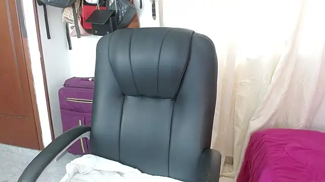 Snapshot of BriggiteSkyAngels chatting on 10.20.25 BriggiteSkyAngels online show from 10.20.25