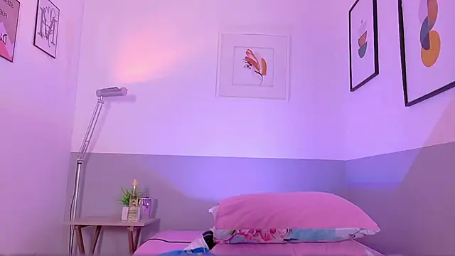 cutepetitee online show from 12.16.25