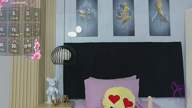 Snapshot of cutepetitee chatting on 07.15.26 cutepetitee online show from 07.15.26