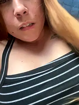 Snapshot of Lazinha18 chatting on 10.23.25 Lazinha18 online show from 10.23.25