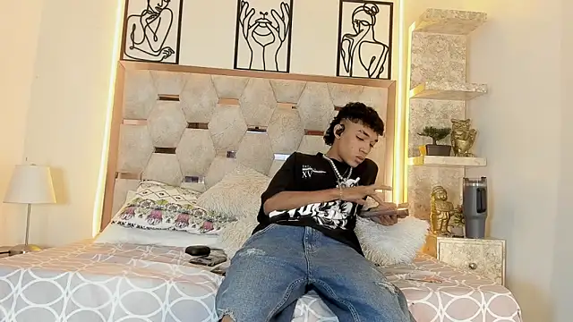 Snapshot of Lucass_Blaze chatting on 10.12.25 Lucass Blaze online show from 10.12.25