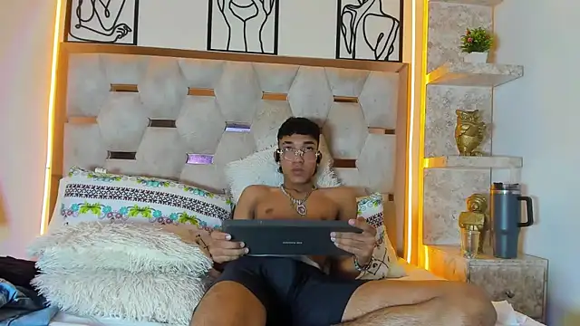 Snapshot of Lucass_Blaze chatting on 10.25.25 Lucass Blaze online show from 10.25.25