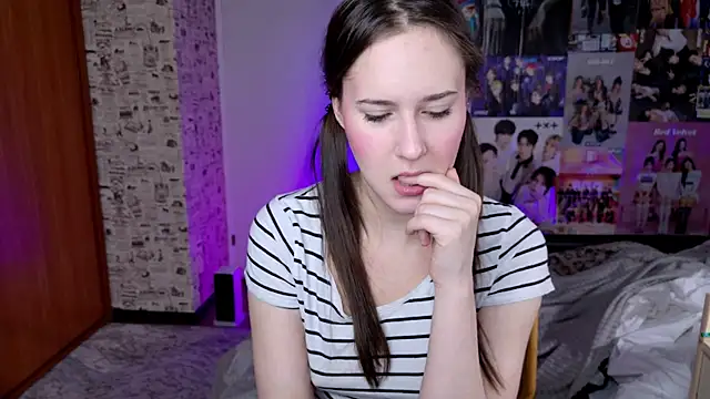 LucyRose3 online show from 11.26.25