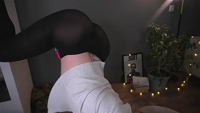 lisa schiele online show from 12.21.25