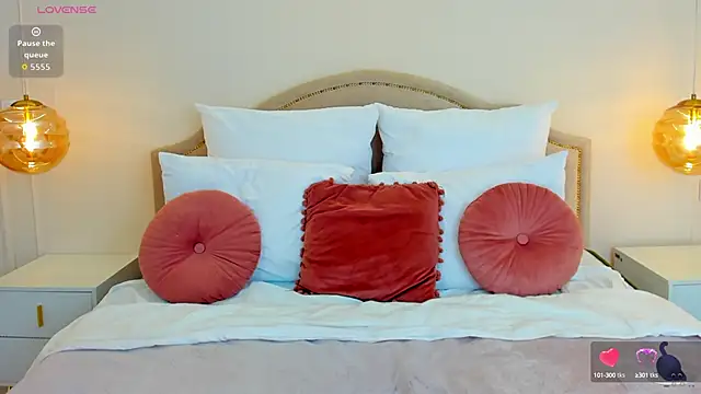 Snapshot of ElzaJons chatting on 09.30.25 ElzaJons online show from 09.30.25