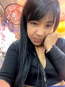 Snapshot of ThaliaFlorez chatting on 10.28.25 ThaliaFlorez online show from 10.28.25