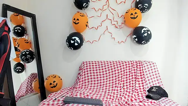 Snapshot of axel_rousse2 chatting on 10.24.25 axel rousse2 online show from 10.24.25