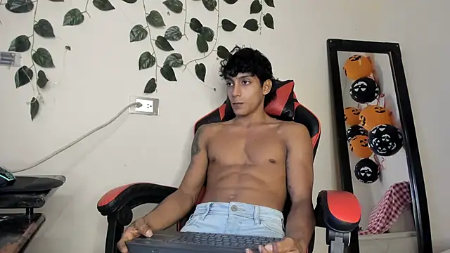 Snapshot of axel_rousse2 chatting on 10.26.25 axel rousse2 online show from 10.26.25