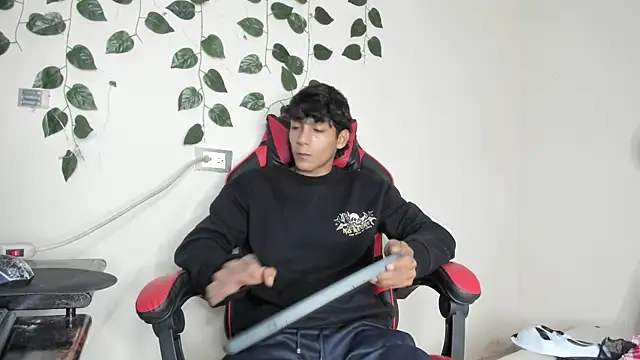 Snapshot of axel_rousse2 chatting on 10.29.25 axel rousse2 online show from 10.29.25