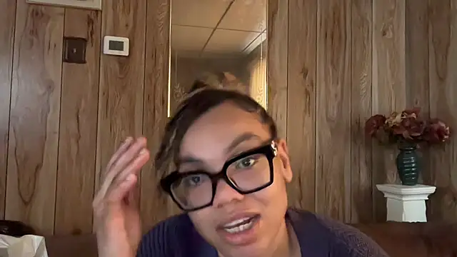 Snapshot of zahrabliss chatting on 04.18.26 zahrabliss online show from 04.18.26