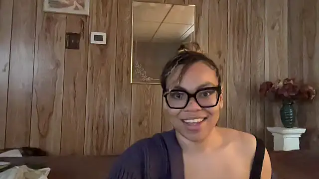 Snapshot of zahrabliss chatting on 04.18.26 zahrabliss online show from 04.18.26