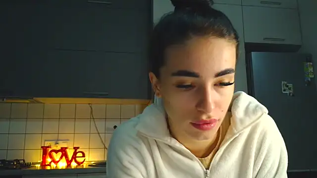 EvaMelnik online show from 10.04.25