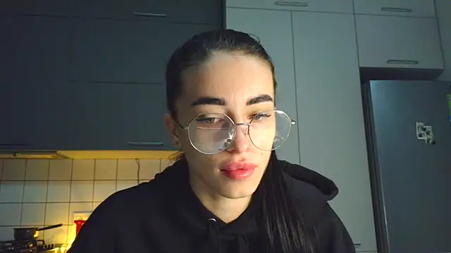 EvaMelnik online show from 10.08.25