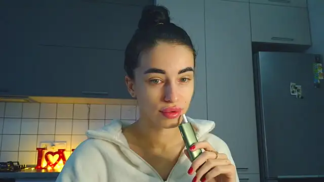 EvaMelnik online show from 10.11.25