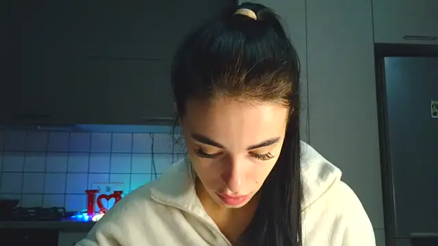 EvaMelnik online show from 10.16.25