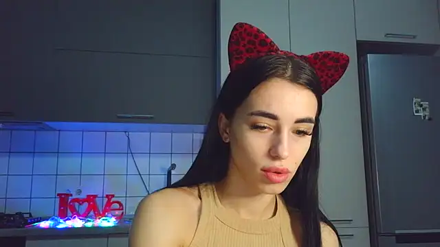 EvaMelnik online show from 10.25.25