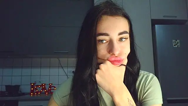 EvaMelnik online show from 11.06.25