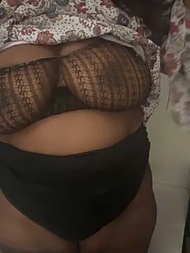 Snapshot of Juicystorm chatting on 11.23.25 Juicystorm online show from 11.23.25