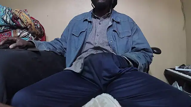 EYEzIAM online show from 01.10.26